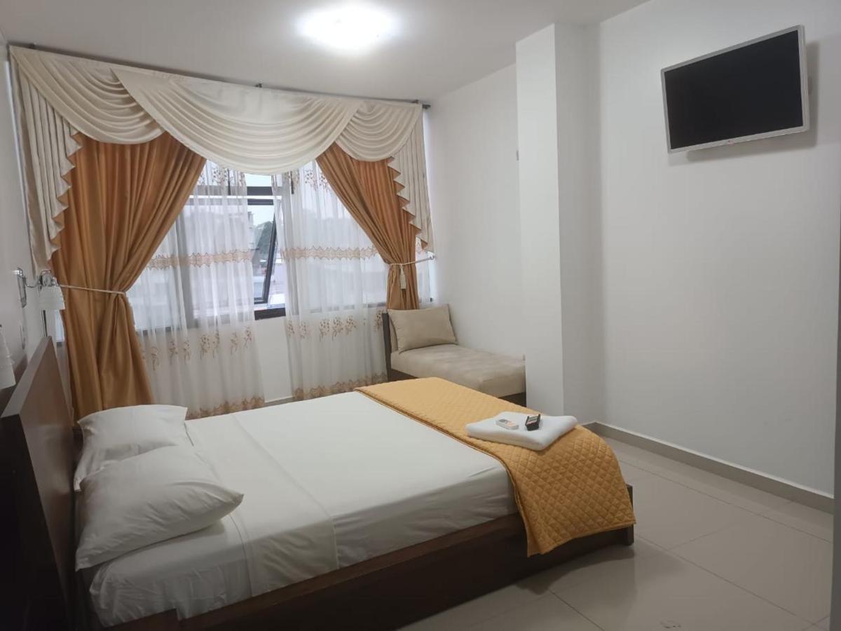 Hotel Quezada Hermanos Santo Domingo de los Colorados Bagian luar foto