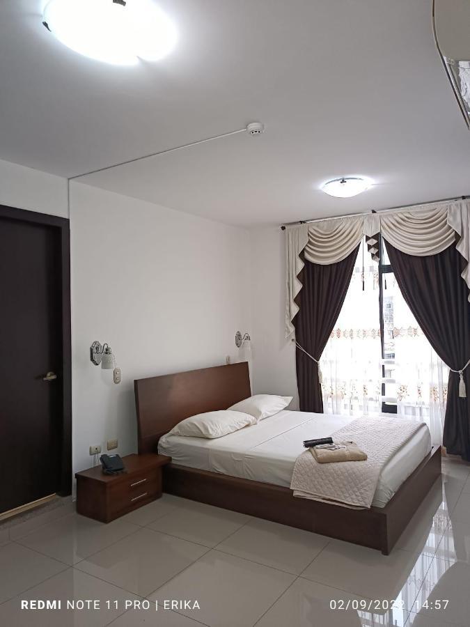 Hotel Quezada Hermanos Santo Domingo de los Colorados Bagian luar foto