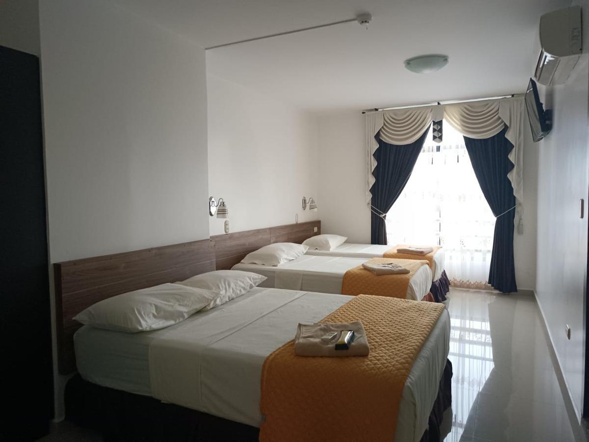 Hotel Quezada Hermanos Santo Domingo de los Colorados Bagian luar foto