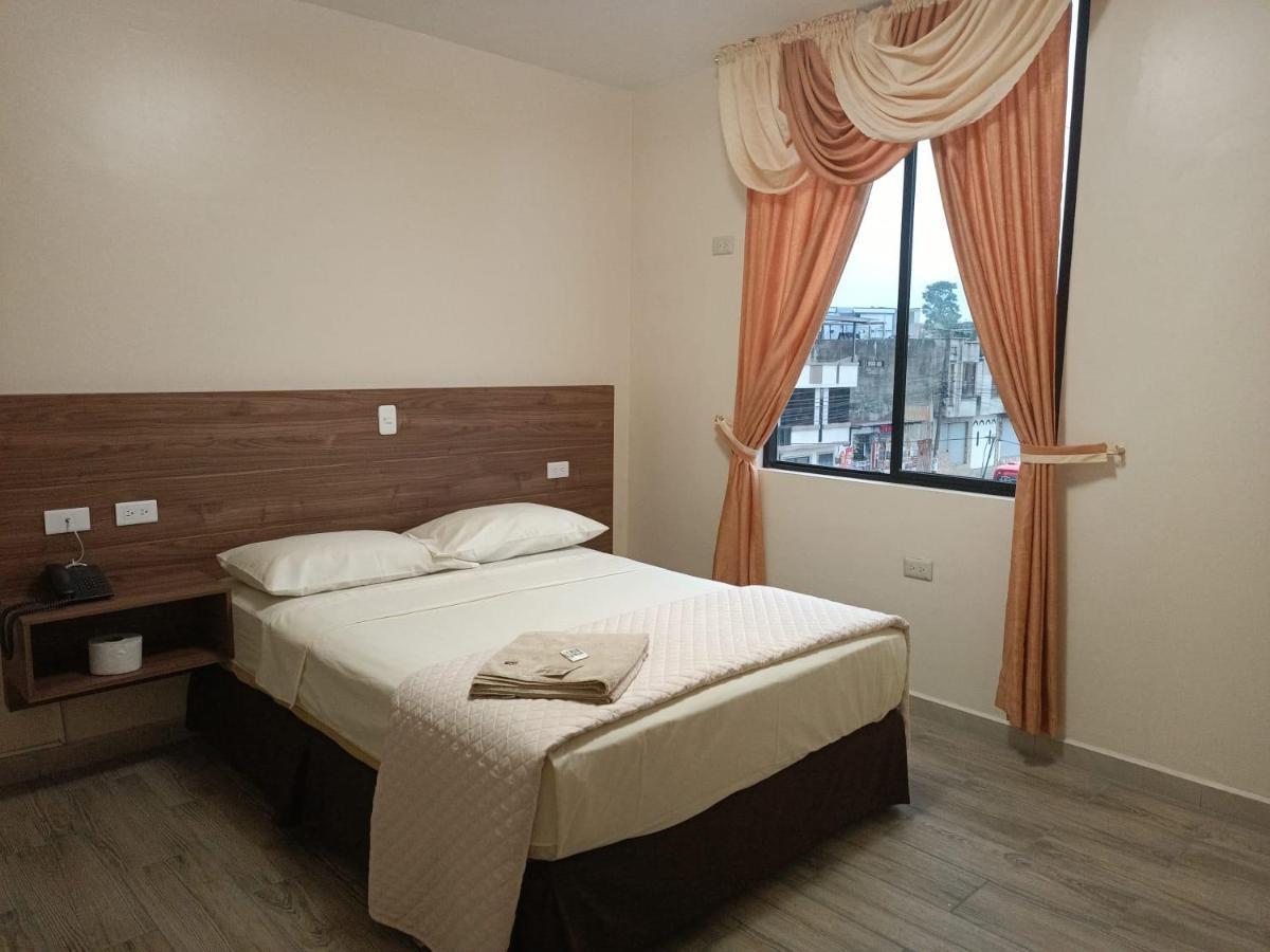 Hotel Quezada Hermanos Santo Domingo de los Colorados Bagian luar foto