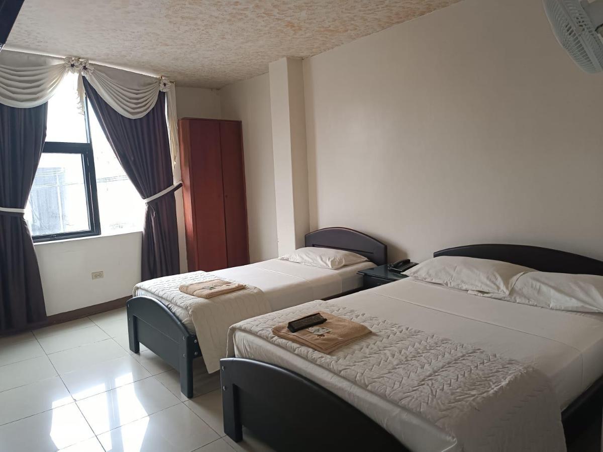 Hotel Quezada Hermanos Santo Domingo de los Colorados Bagian luar foto