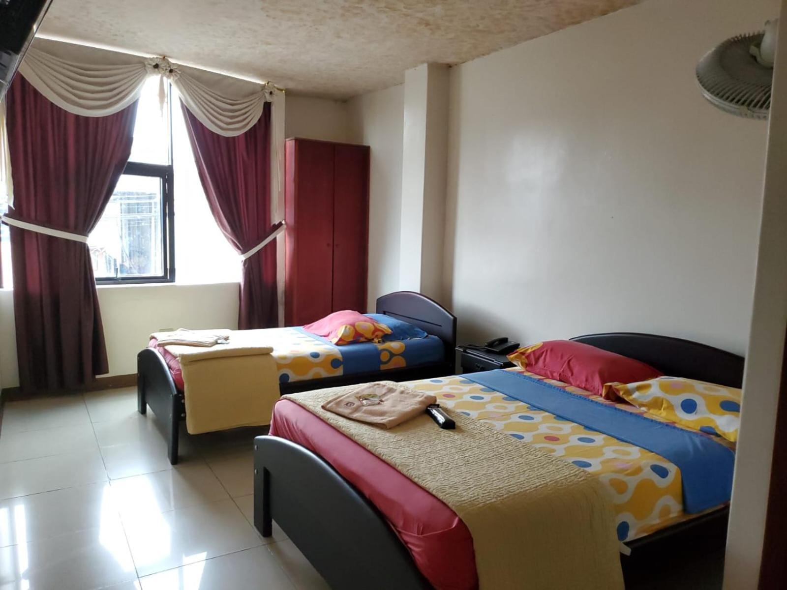 Hotel Quezada Hermanos Santo Domingo de los Colorados Bagian luar foto