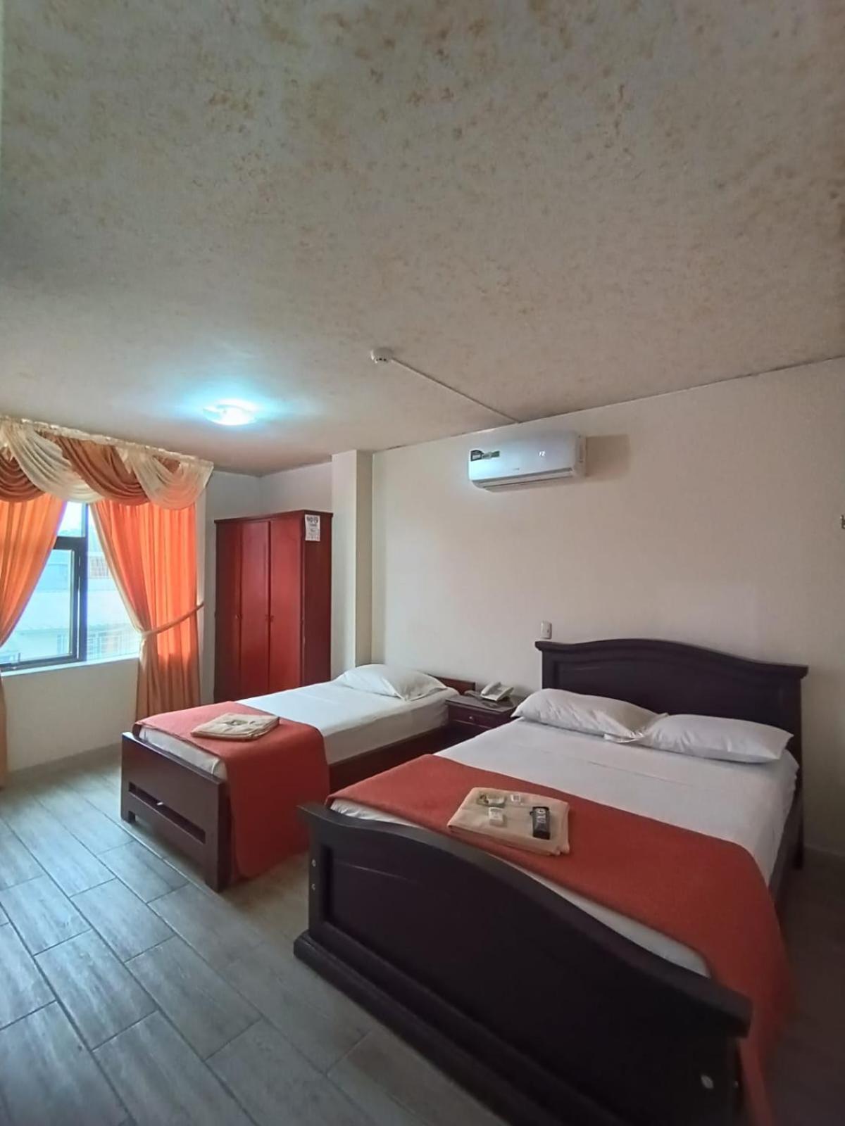 Hotel Quezada Hermanos Santo Domingo de los Colorados Bagian luar foto