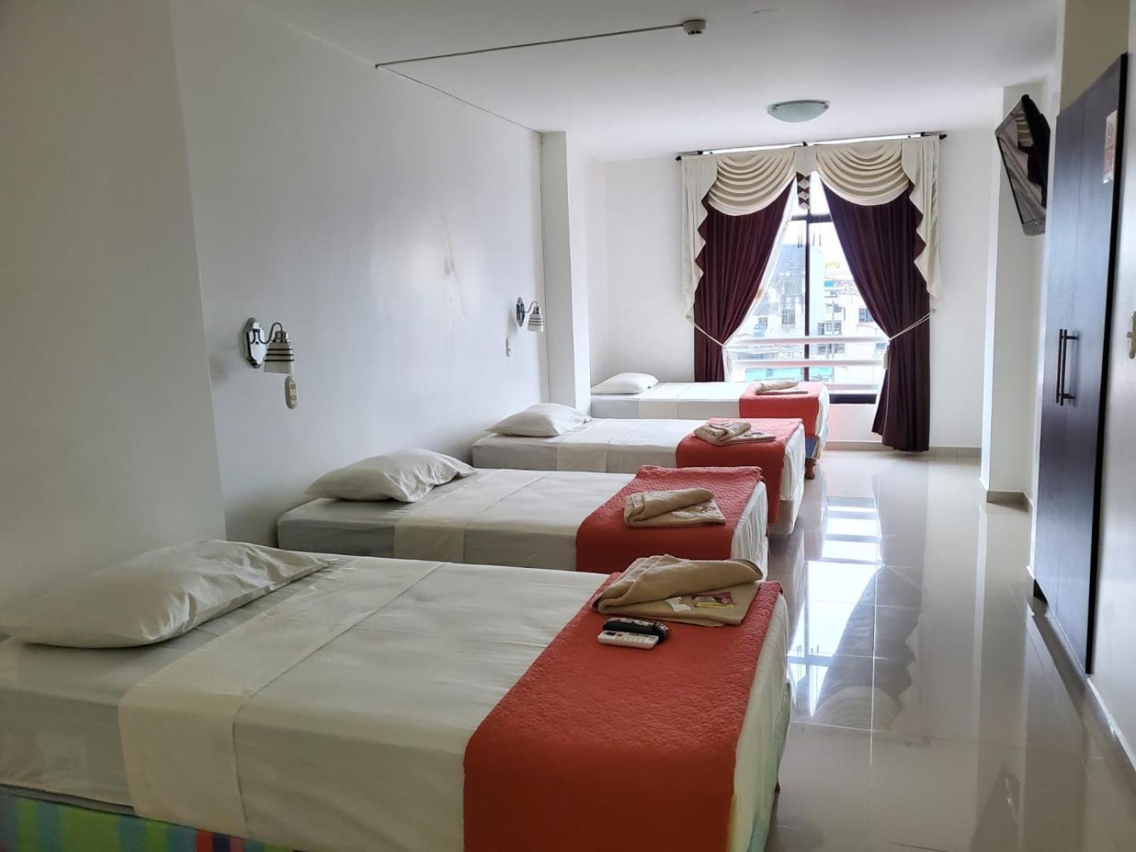Hotel Quezada Hermanos Santo Domingo de los Colorados Bagian luar foto